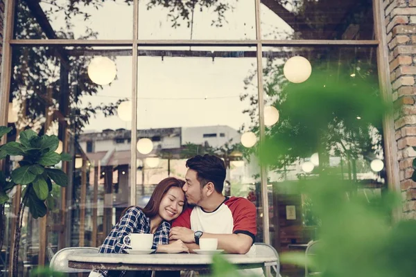 Mooie Aziatische Paar Met Koffie — Stockfoto