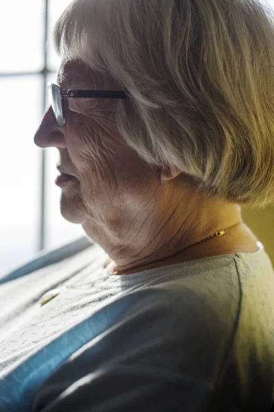 Seitenporträt Einer Seniorin — Stockfoto