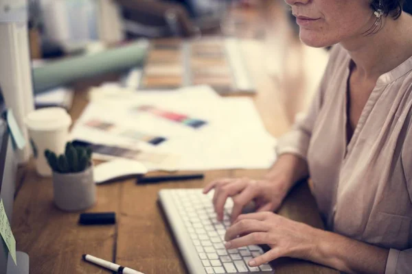 Femme Affaires Travaillant Dans Bureau — Photo