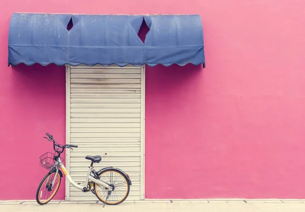 Pared Rosa Con Bicicleta — Foto de Stock