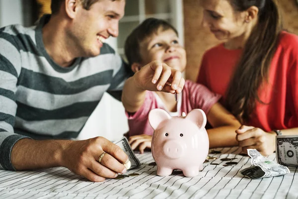 Niño Ganando Dinero Para Futuro —  Fotos de Stock