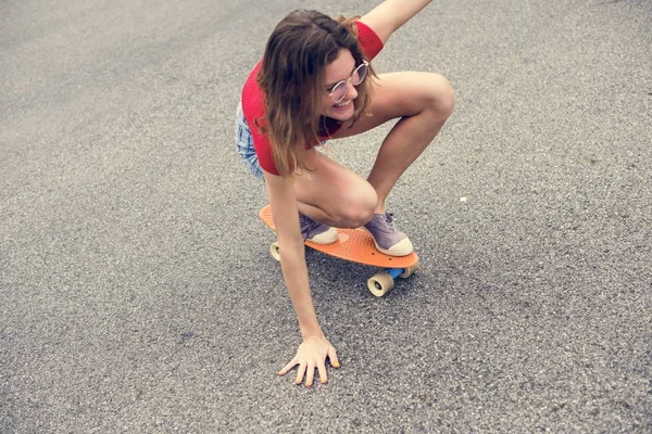 Closeup Caucasian Woman Enjoying Skateboard — Stock Photo, Image