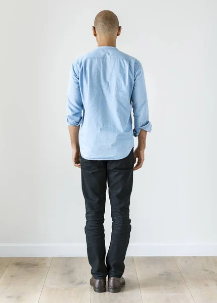 Studio Schoot Voor Man Blauw Shirt Achteraanzicht — Stockfoto