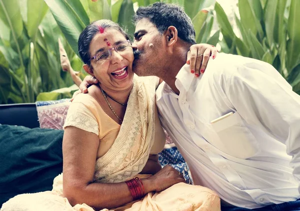Mutlu Bir Hint Çift Birlikte Vakit — Stok fotoğraf