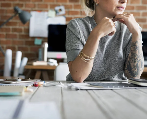 Caucasain Woman Thoughful Face Expression — Stock Photo, Image