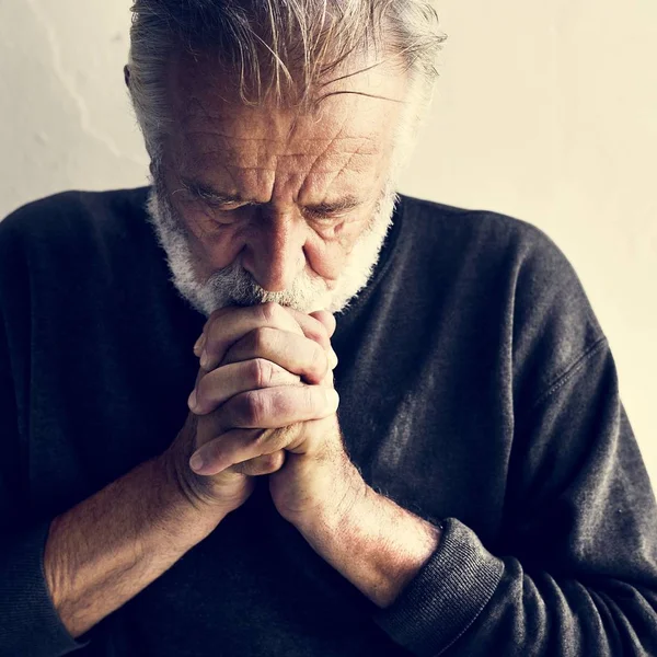 Homem Sênior Oração Cristianismo Religião — Fotografia de Stock