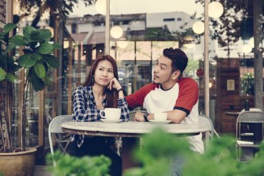 Kahve güzel Asyalı Çift