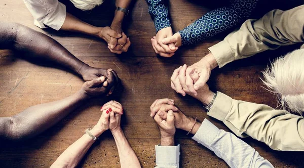 Group Interlocked Fingers Praying Together — Stock Photo, Image