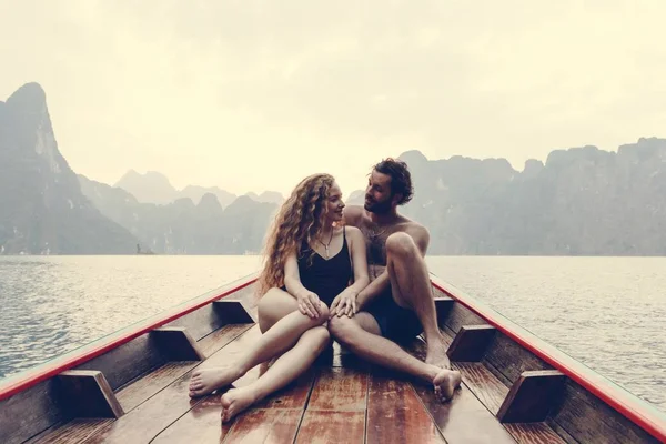 Casal Barco Lago Tranquilo — Fotografia de Stock