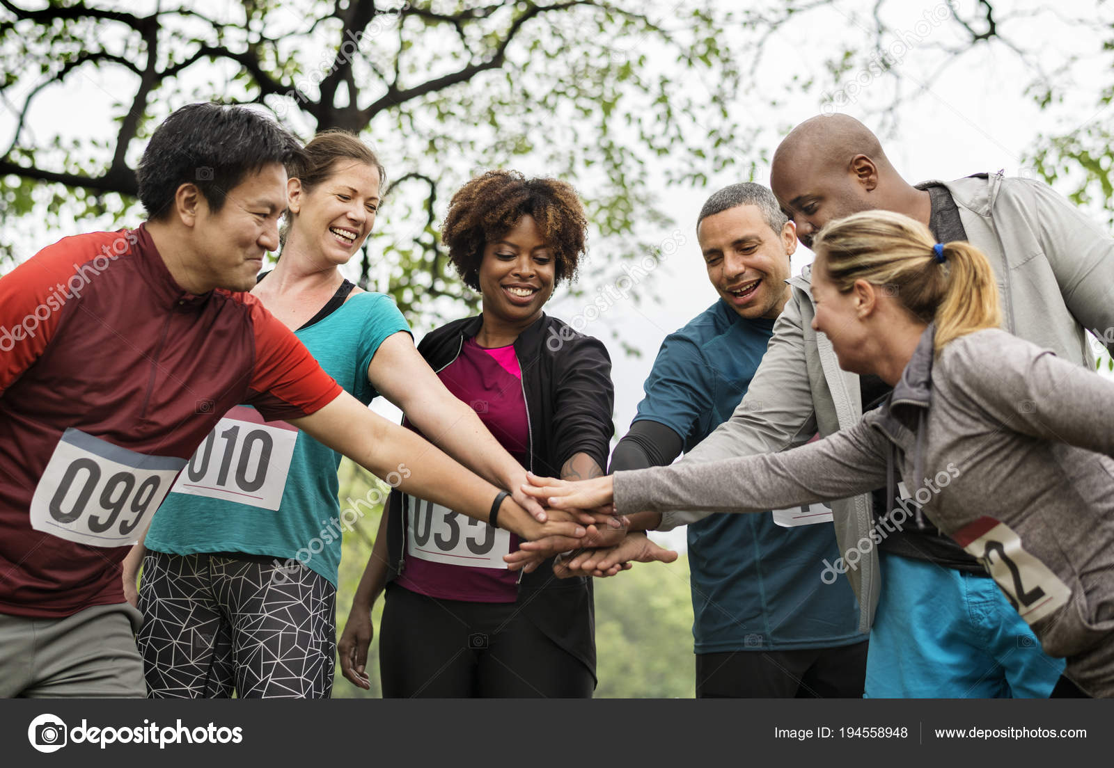программы по физическому воспитанию. дружный коллектив. участника другой команды. разные команды. участники проекта.