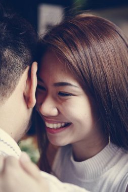 güzel çift birlikte iyi vakit geçiriyor