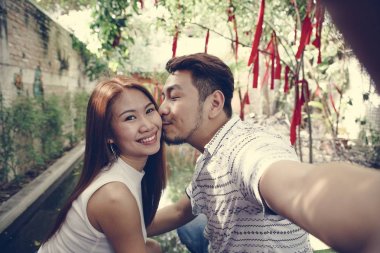 Mutlu çift alma selfie birlikte