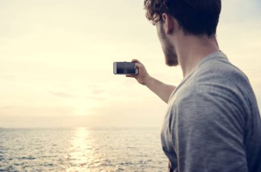 Beyaz adam Günbatımı Fotoğraf çekme