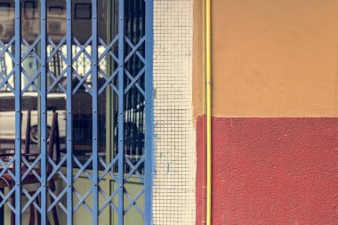 Mavi Panjur kapı sürgülü closeup
