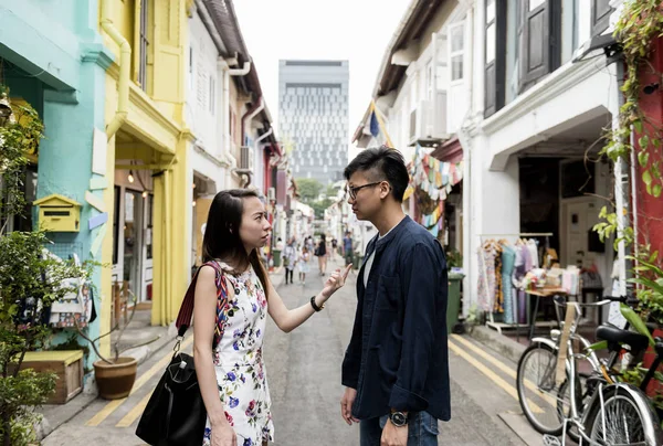 Pasangan Asia Yang Berkencan Kota — Stok Foto