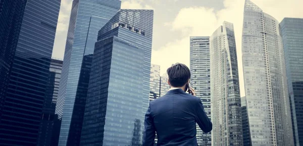 Empresário Asiático Uma Cidade — Fotografia de Stock