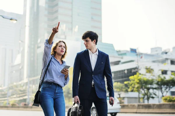 Pareja Caminando Centro Juntos — Foto de Stock