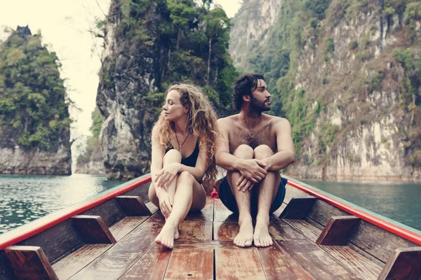 Casal Viajante Tendo Uma Discussão — Fotografia de Stock