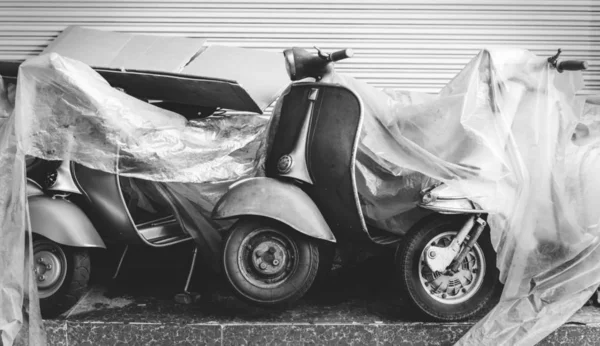 Vieux Scooter Garé Sur Une Rue — Photo