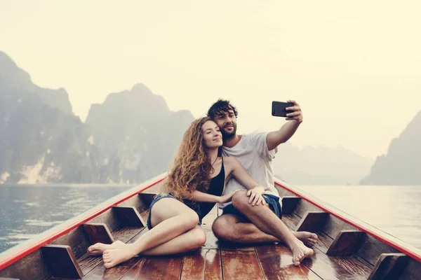 Couple Prenant Selfie Sur Bateau Queue Longue — Photo