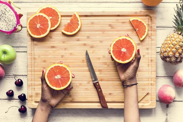 Gesunde Frische Orangen Aufschneiden — Stockfoto