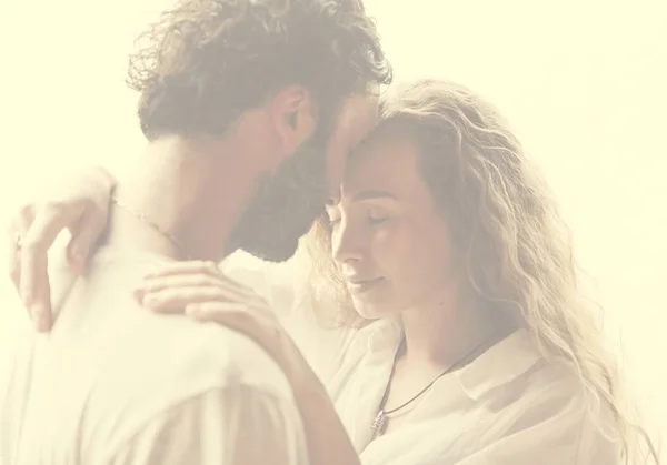 Pareja Cariñosa Teniendo Momento Romántico — Foto de Stock