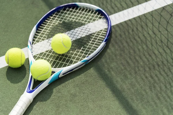 Tenis Kortunda Tenis Topları — Stok fotoğraf