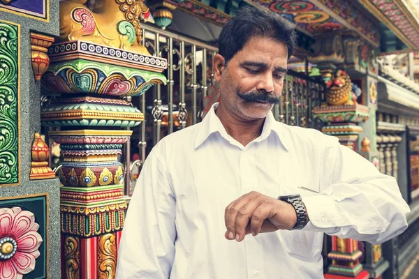 Indisk Man Vid Templet — Stockfoto