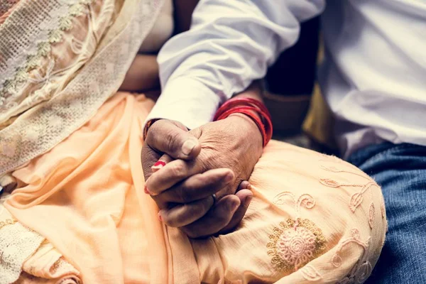 Ein Glückliches Indisches Paar Das Zeit Miteinander Verbringt — Stockfoto