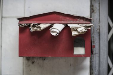 Overfull eski bir mesaj kutusu