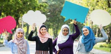 İslam kadın konuşma balonları holding grubu