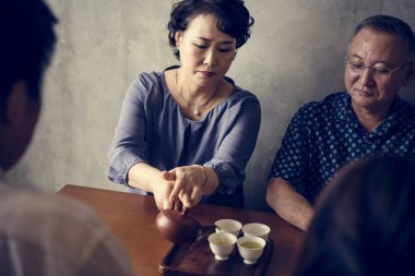 Üst düzey Japon çay içme insanlar 