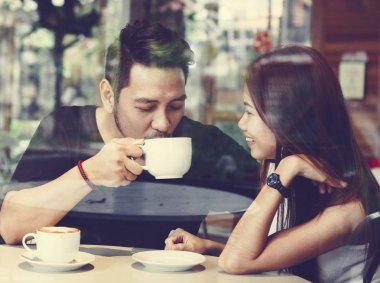 Kahve güzel Asyalı Çift