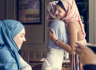 Arkadaşları ile birlikte mutluluk 