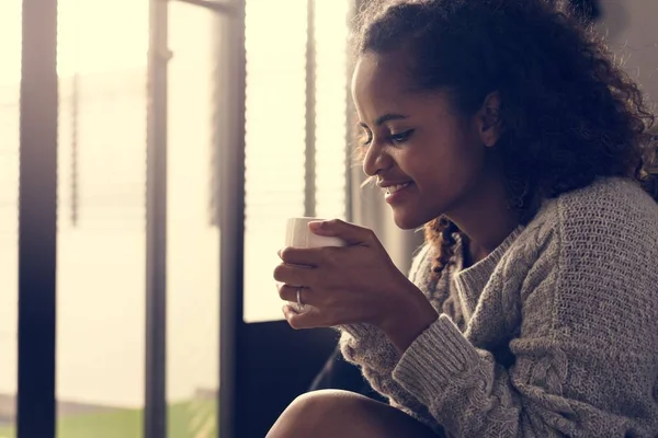 Mujer Tomando Una Taza Café Caliente —  Fotos de Stock