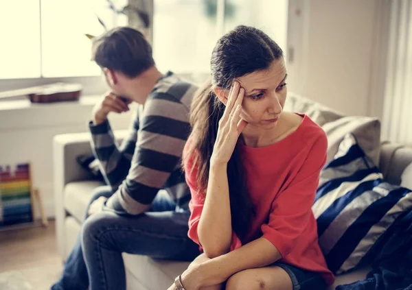 Pareja Luchando Casa — Foto de Stock