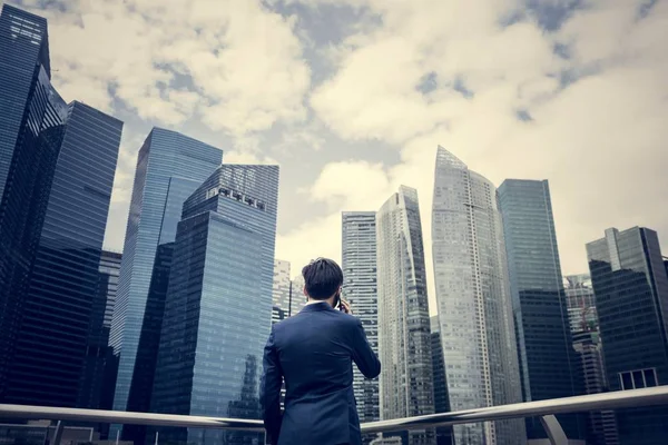 Hombre Negocios Asiático Una Ciudad — Foto de Stock