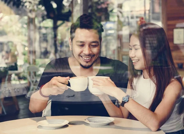 Mooie Aziatische Paar Met Koffie — Stockfoto