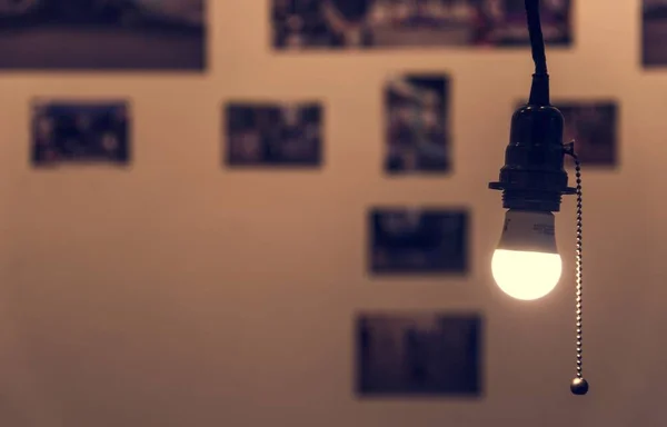 Bright Light Bulb Hanging Room — Stock Photo, Image