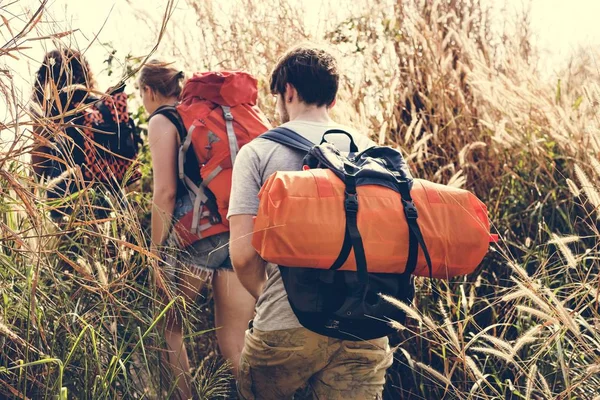 Backpackers Bir Macera Gezisinde — Stok fotoğraf