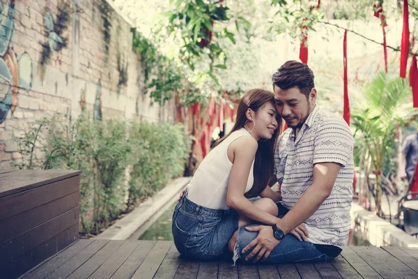 Preciosa Pareja Pasando Buen Rato Juntos —  Fotos de Stock