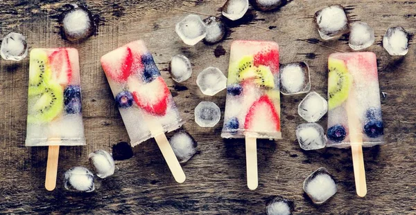 Homemade Fresh Berry Ice Pops — Stock Photo, Image