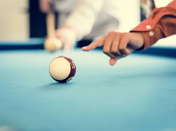 Feliz Amigos Playig Piscina Juntos — Fotografia de Stock