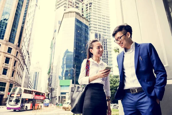 Asiatici Uomini Affari Una Città — Foto Stock