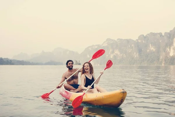 Couple Paddling Canoe — Stockfoto