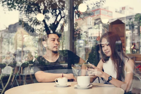 Adorável Asiático Casal Ter Café — Fotografia de Stock