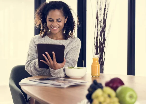 Mulher Estilo Vida Saudável Usando Tablet — Fotografia de Stock