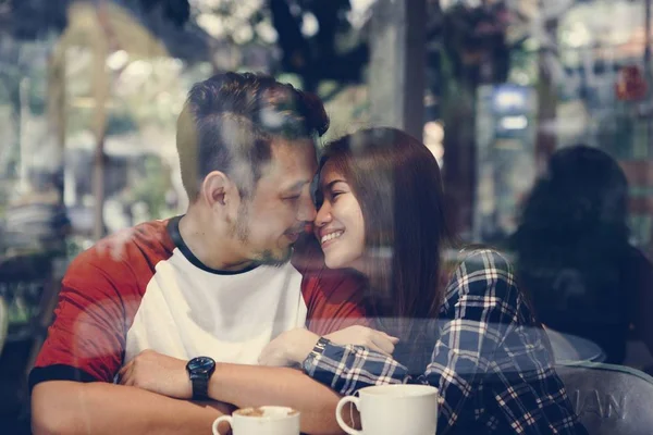 Kahve güzel Asyalı Çift