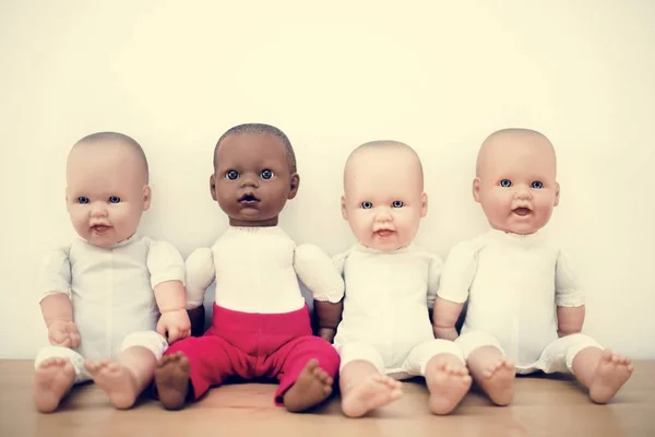 Baby Poppen Witte Achtergrond — Stockfoto