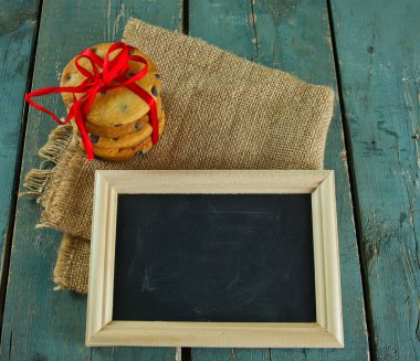 Tanımlama bilgileri ve tebeşir tahtası ahşap çerçeve